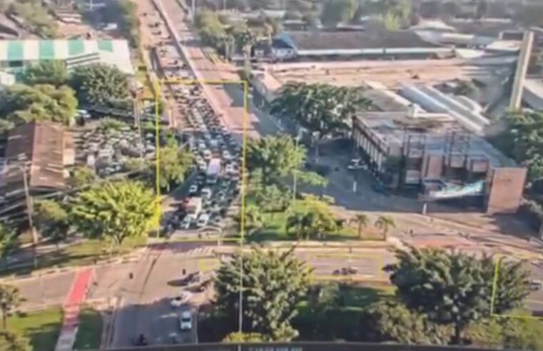 Novas imagens impressionantes mostram por outro ângulo o momento da queda de avião em SP