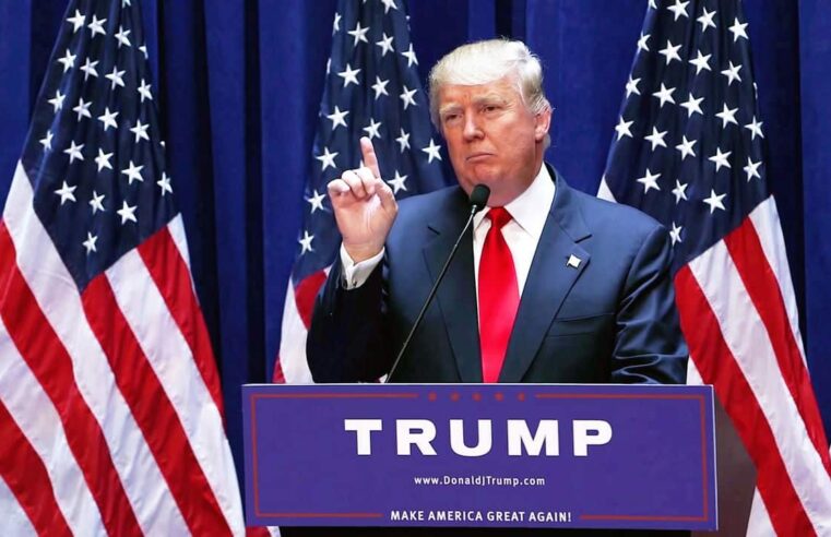 Juiz dos EUA bloqueia ordens de Trump que iriam colocar em licença milhares de trabalhadores