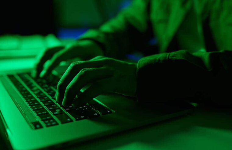 Criminosos criam multas de trânsito falsas para enganar motoristas online