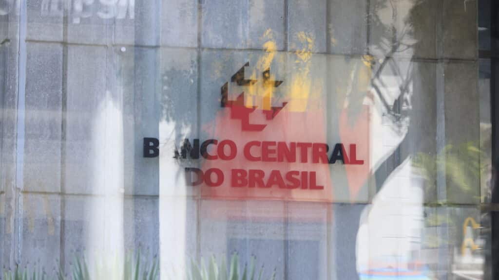Banco Central decretou falência de dois bancos e acendeu sinal de alerta no mercado