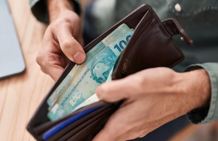 Valor do abono salarial surpreende e pode cair direto na sua conta