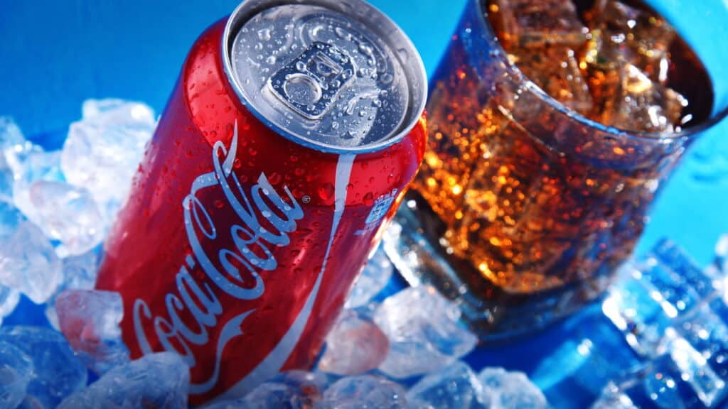 Fábrica da Coca-Cola no Brasil é fechada por possível contaminação